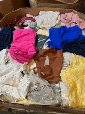 Buckle Clothing Wholesale Liquidation Pallet – 500 Pieces – New With Tags at €0.75 Per Piece